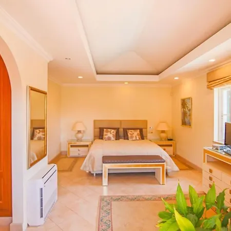 Sleeps 7 Pool Air Con Wifi Vale do Lobo