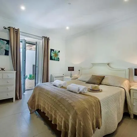 Villa Sleeps 7 Pool Air Con Wifi *