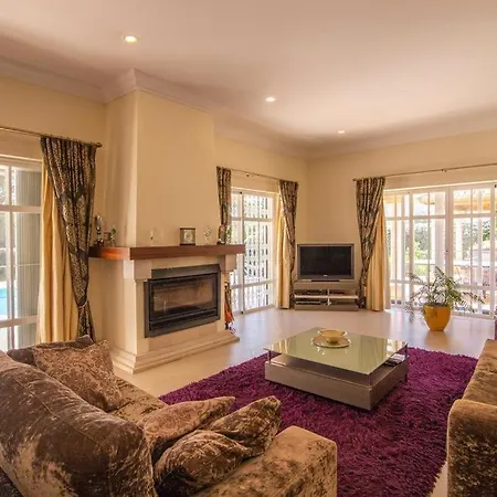 Sleeps 7 Pool Air Con Wifi Villa