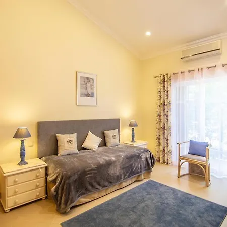 Sleeps 7 Pool Air Con Wifi