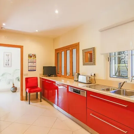 Sleeps 7 Pool Air Con Wifi *