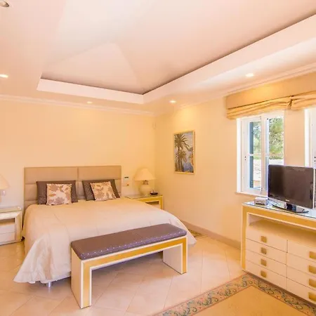 فيلة Sleeps 7 Pool Air Con Wifi *